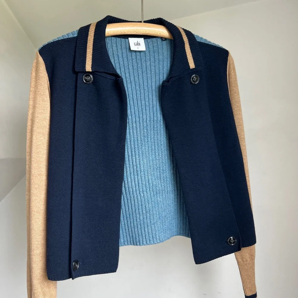 Cabi Varsity Cardigan Small Navy Blue Tan Academia Ribbed Knit Preppy Blazer Top
